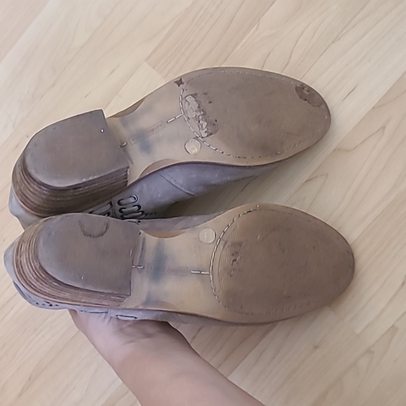 Vince Camuto Grey Suede Pevista Ankle Booties Size 7.5 - Picture 7 of 9